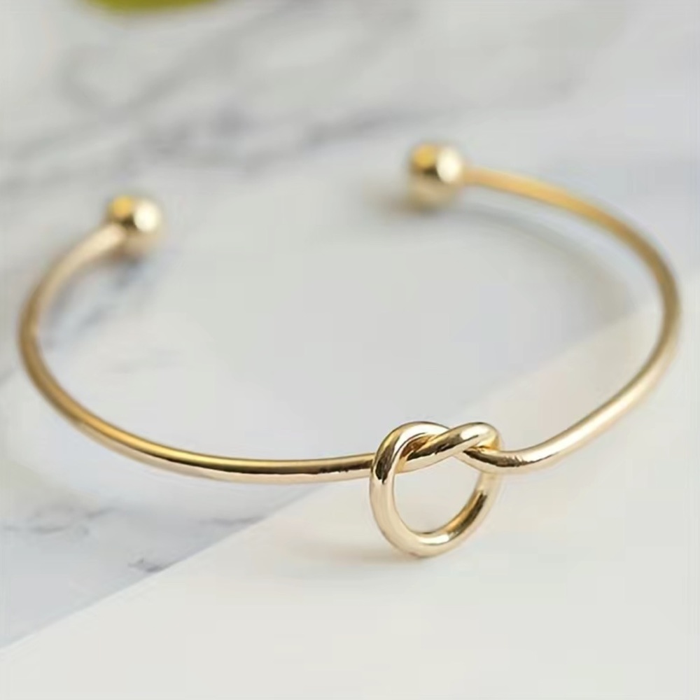 NWT Golden love/trust knot minimalist classic bangle bracelet new with tags
